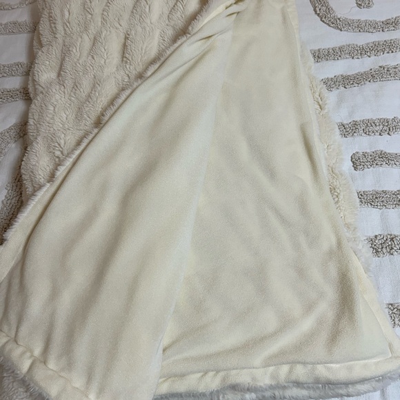 Threshold Blanket/Throw - Picture 3 of 6